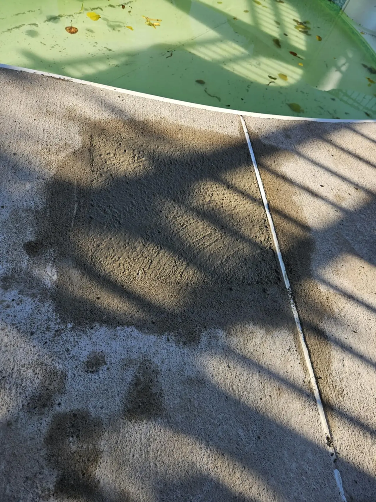Le béton est refait après la réparation